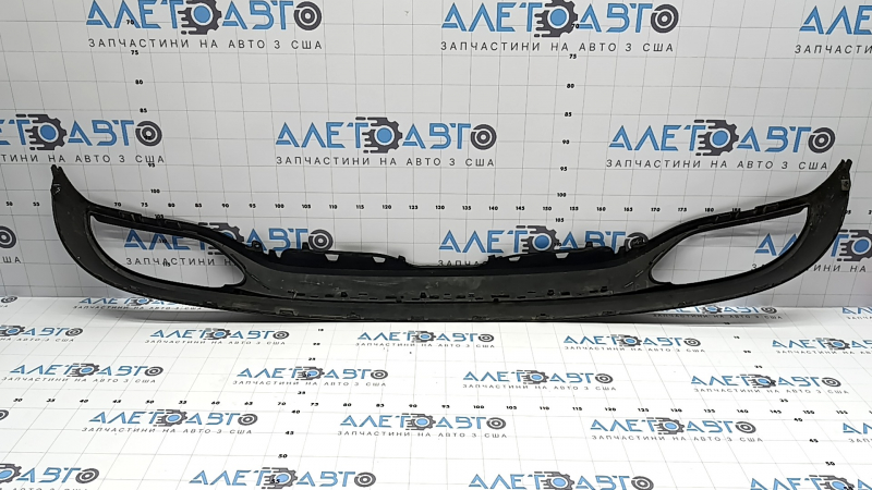 Губа заднього бампера Mercedes C-class W205 300/350e/350h/400 16-18 без парктроників, подряпини, тріщина у кріпленні