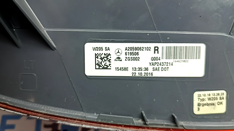 Фонарь правый Mercedes C-class W205 16-18 LED царапины