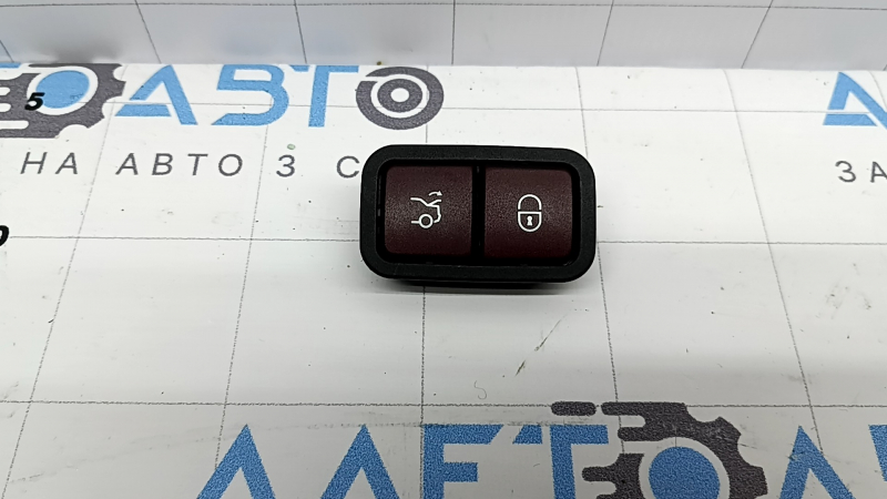 Кнопка закрытия крышки багажника Mercedes C-class W205 16-21 с блокировкой