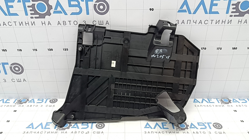 Проставка пола под ноги пассажира Mercedes C-class W205 15-21