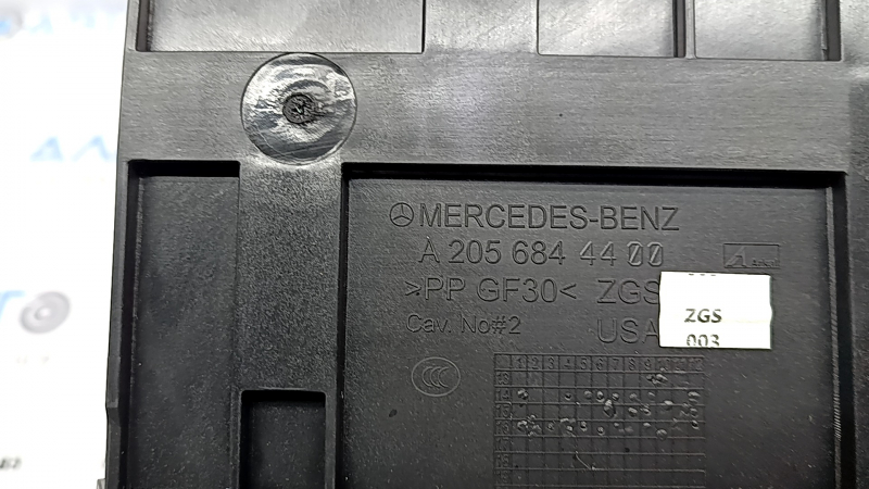 Проставка пола под ноги пассажира Mercedes C-class W205 15-21