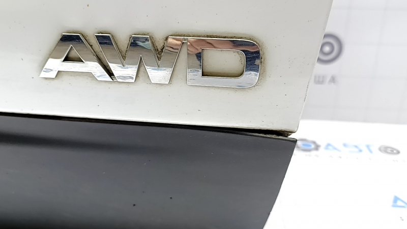 Дверь в сборе передняя правая Kia Sorento 16-20 белый SWP, AWD, царапина на ручке, царапины на хроме, и накладке, надорваны крепления молдинга