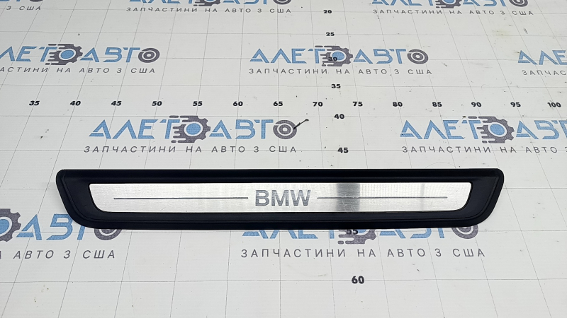 Накладка порога передняя правая наружная BMW 3 G20 19-26 хром, надпись BMW, царапины