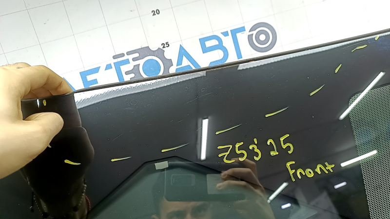 Лобове скло Nissan Murano 25-26 Platinum, під камеру стеження за смугою, датчик дощу та проекцію, подряпини