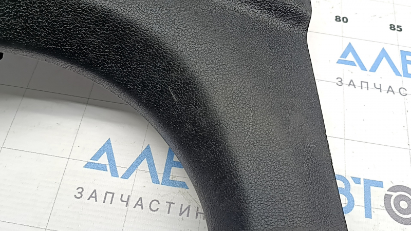 Накладка центральной стойки нижняя левая Kia Sorento 16-20 черная, царапины