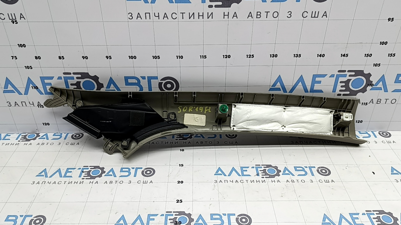 Накладка передней стойки левая Kia Sorento 16-20 бежевая, царапина