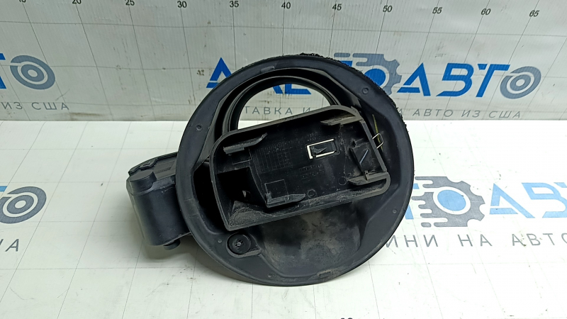 Корпус лючка бензобака Nissan Kicks 18-25