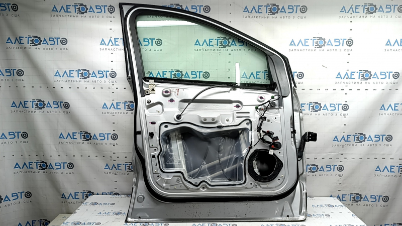 Двері в зборі передня ліва Ford Escape MK3 13-19 keyless, накладка з кодом, срібло UX, в клеї, тичка, корозія по кромці