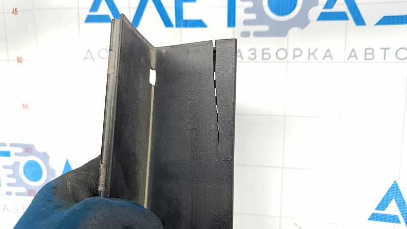 Решетка дворников пластик правая VW Jetta 19-26 трещина