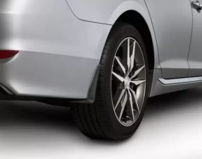 Брызговик передний левый Hyundai Sonata 15-17 сколы