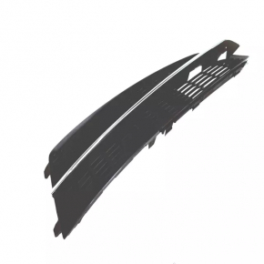 Решітка переднього бампера права Audi A6 C7 16-16 хром молдинг