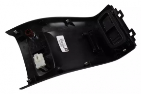 Накладка центральной консоли задняя Chevrolet Malibu 16-18 черная, под дефлектор, царапины