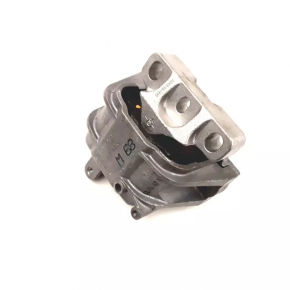 Подушка двигателя правая VW Passat b7 12-15 USA 3.6