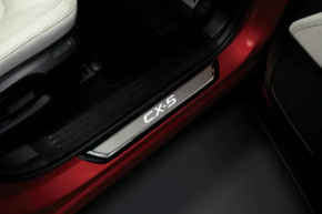 Комплект накладок порога Mazda CX-5 17-25 черная с хром вставкой и подсветкой
