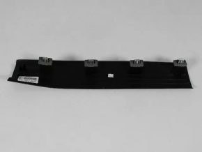 Накладка порога передня права Dodge Grand Caravan 11-20 чорна, потерта