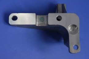 Кронштейн компрессора Jeep Cherokee KL 14-23 2.4