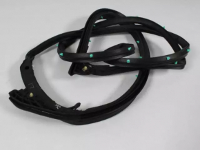 Уплотнитель двери передней правой Jeep Compass 11-16