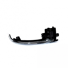 Поворотник зеркала правый Audi A4 B8 10-16