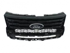 Решетка радиатора grill Ford Explorer 16-17 рест черная
