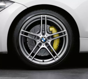 Центральный колпачок на диск BMW X5 E70 07-13 68мм, полез лак