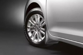 Брызговик передний левый Toyota Sienna 11-14